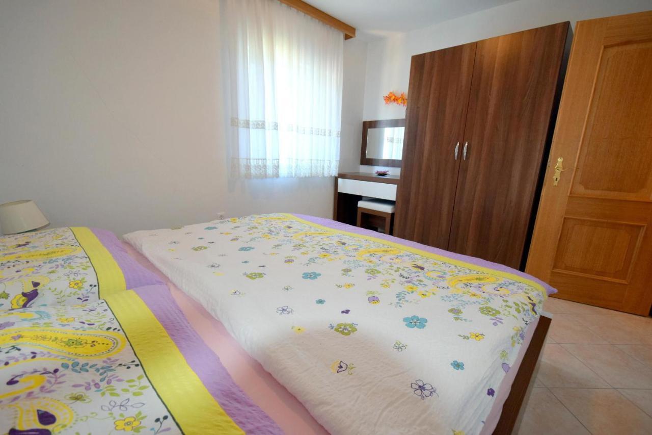 Apartments Gabrijel Malinska Exterior photo