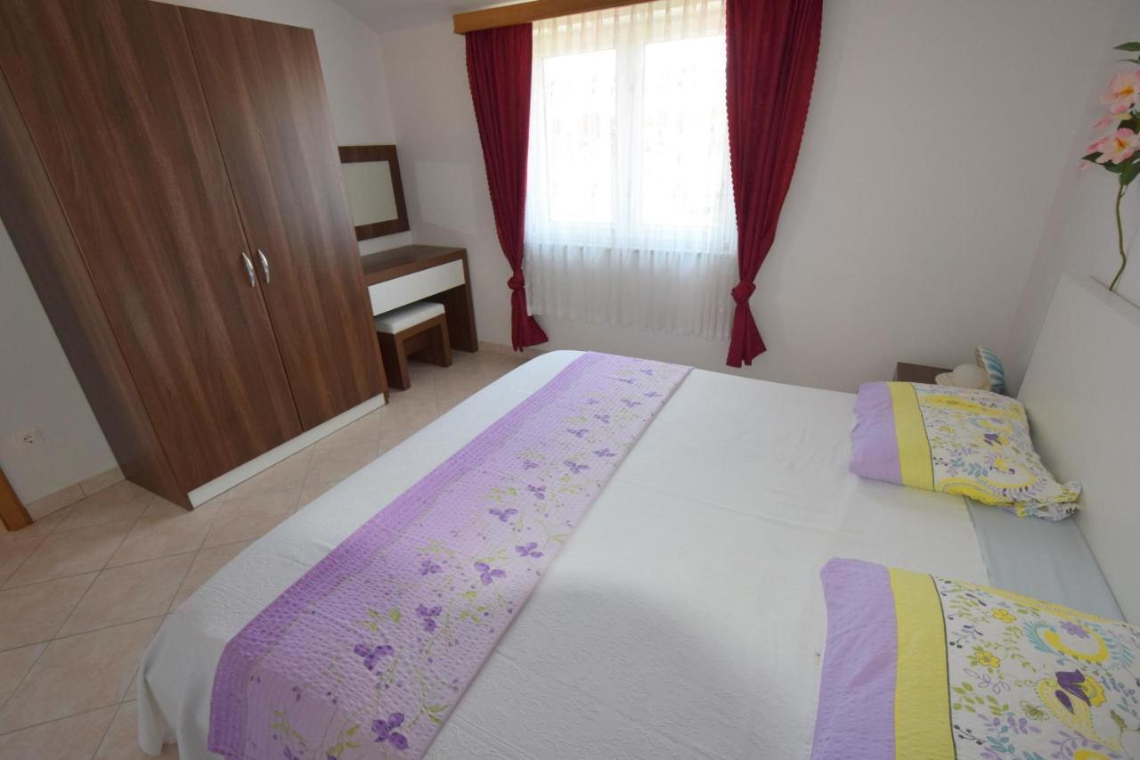 Apartments Gabrijel Malinska Exterior photo