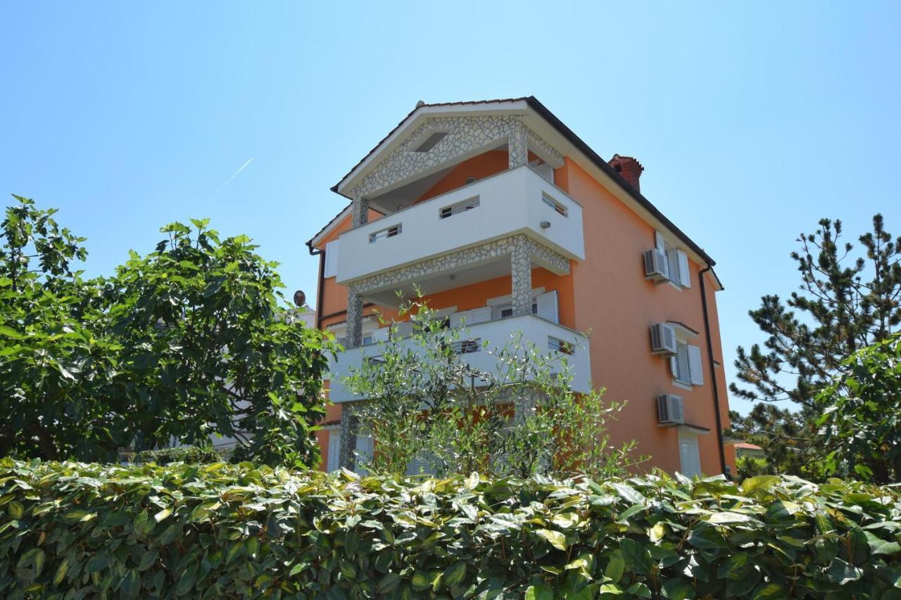 Apartments Gabrijel Malinska Exterior photo